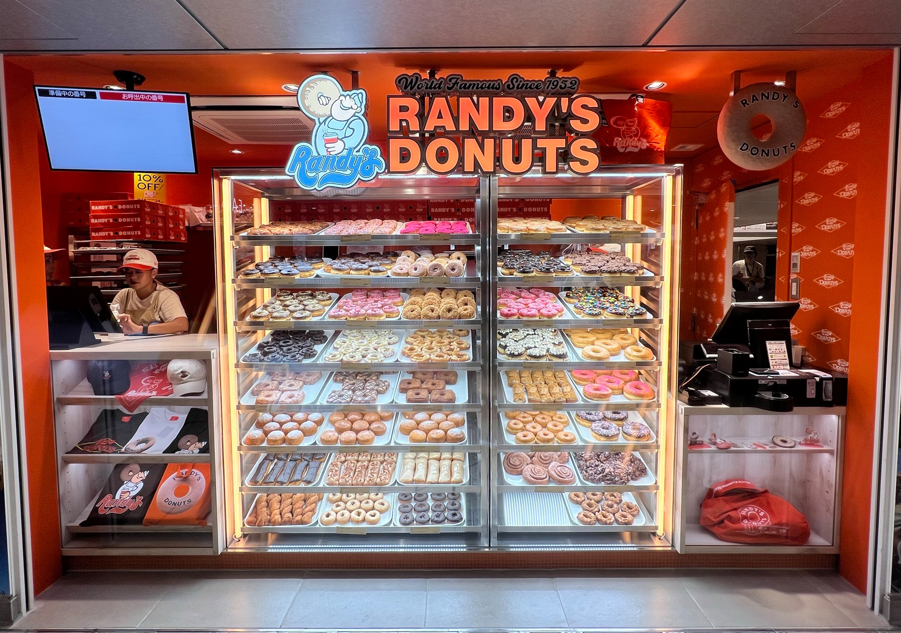 ロサンゼルス発「ランディーズドーナツ」国内2号店が新宿に登場『ランディーズドーナツ 新宿 イイトルミネ店』が9月17日（水）グランドオープン